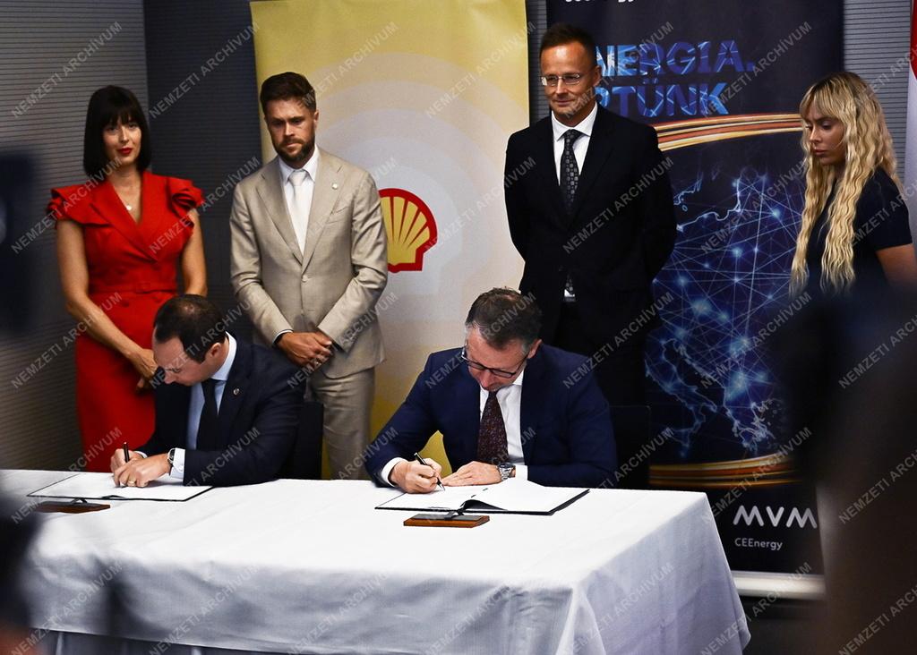 Magyarország hosszú távú földgázvásárlási szerződést írt alá a Shell-lel
