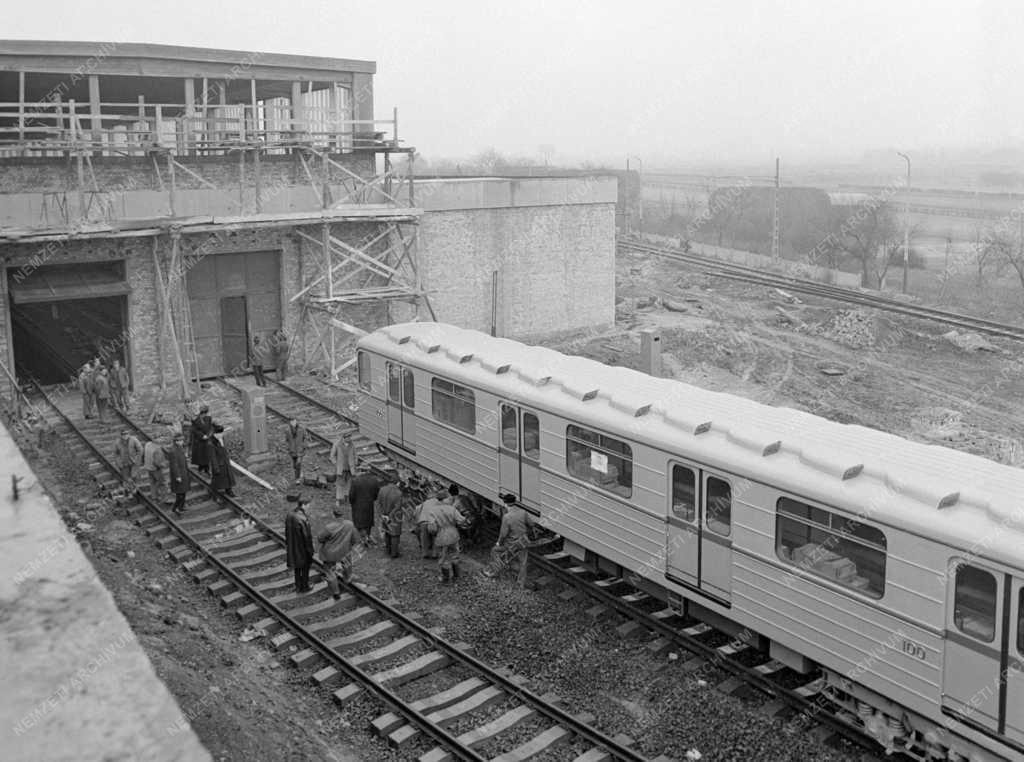 Városkép-életkép - Közlekedés - Új metrókocsik