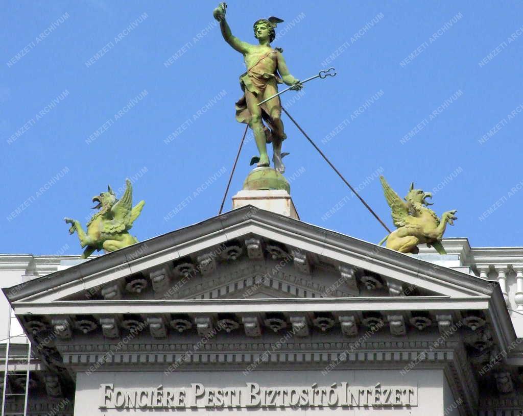 Műalkotás - Budapest - Hermész szobra