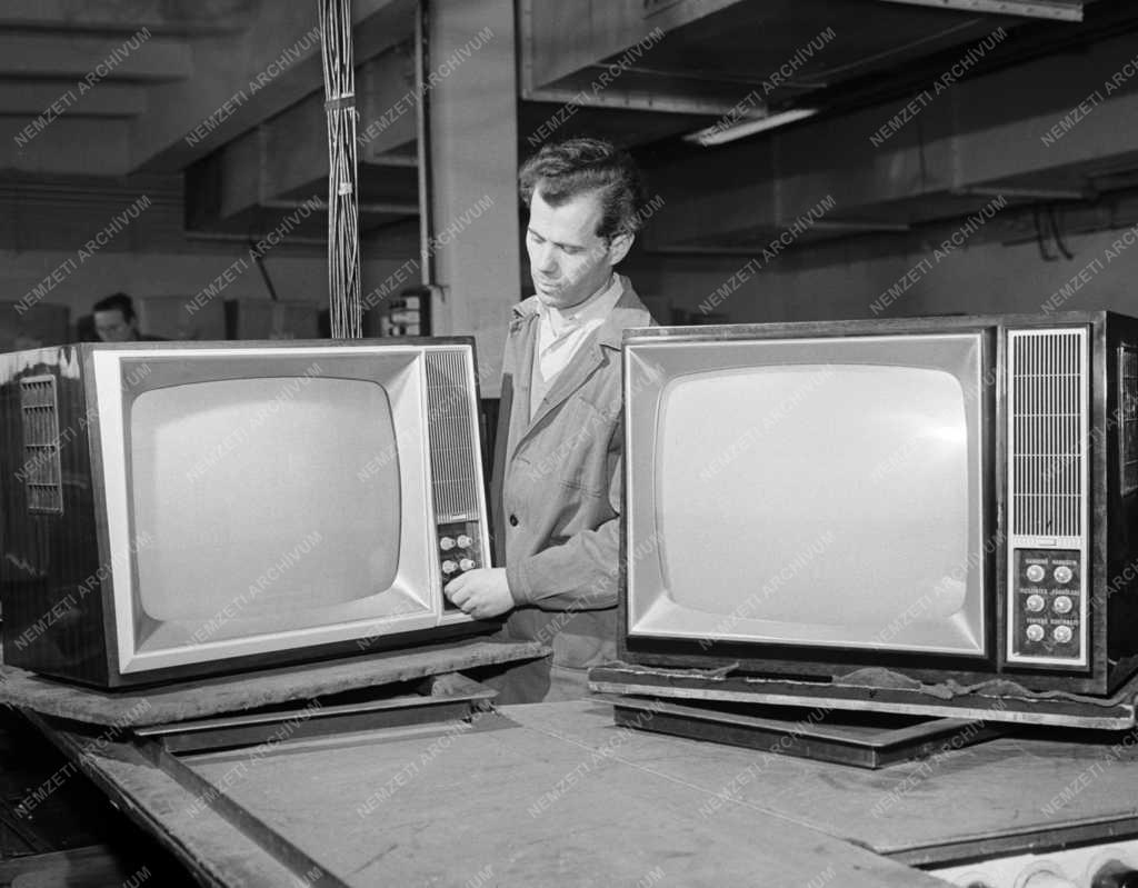 Elektronikai ipar - Televíziószerelő