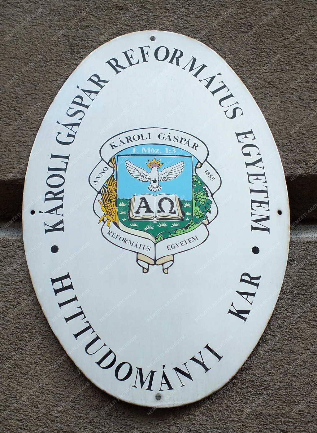 Tárgy - Névtábla - Károli Gáspár Református Egyetem