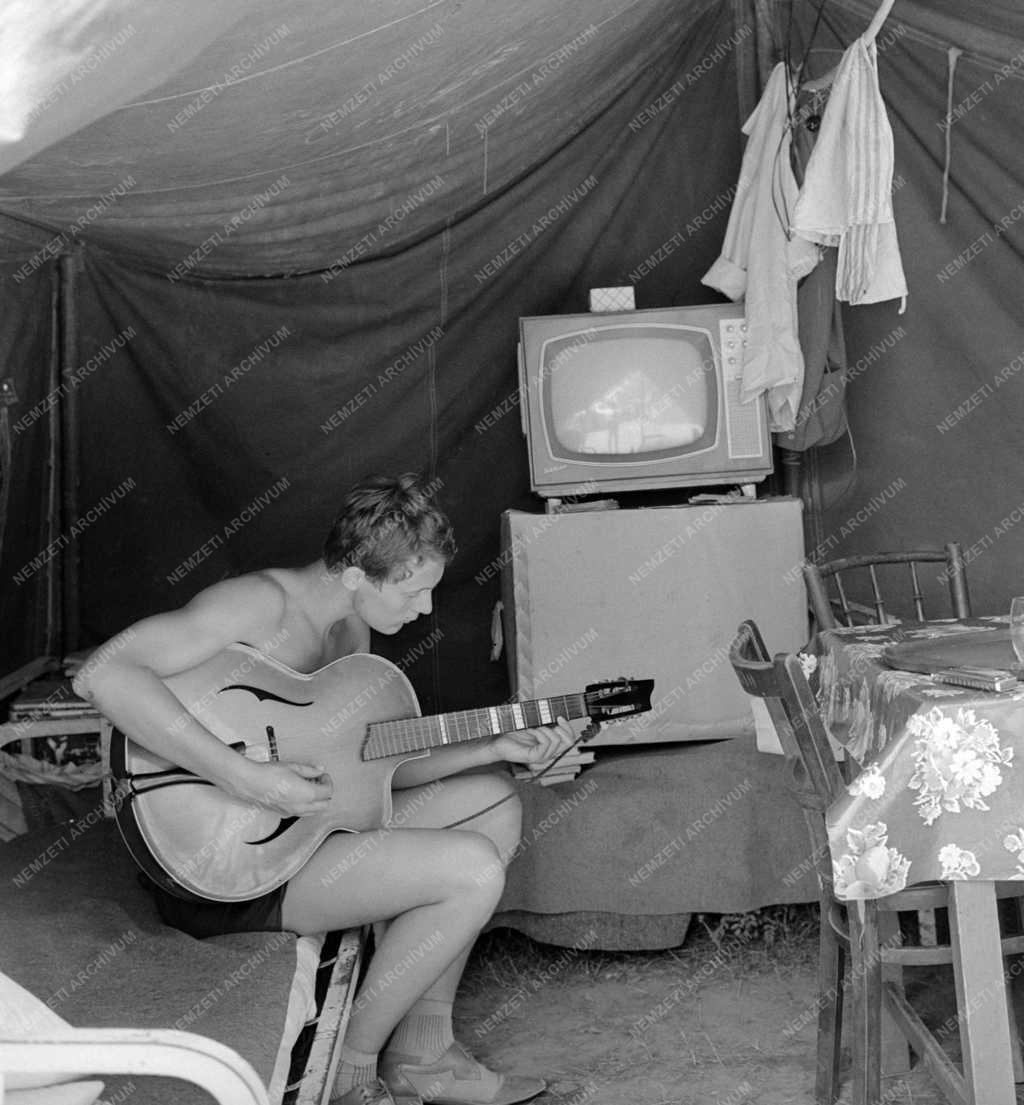 Szervezet - Településfejlesztés - Ifjúsági építőtábor Salgótarjánban