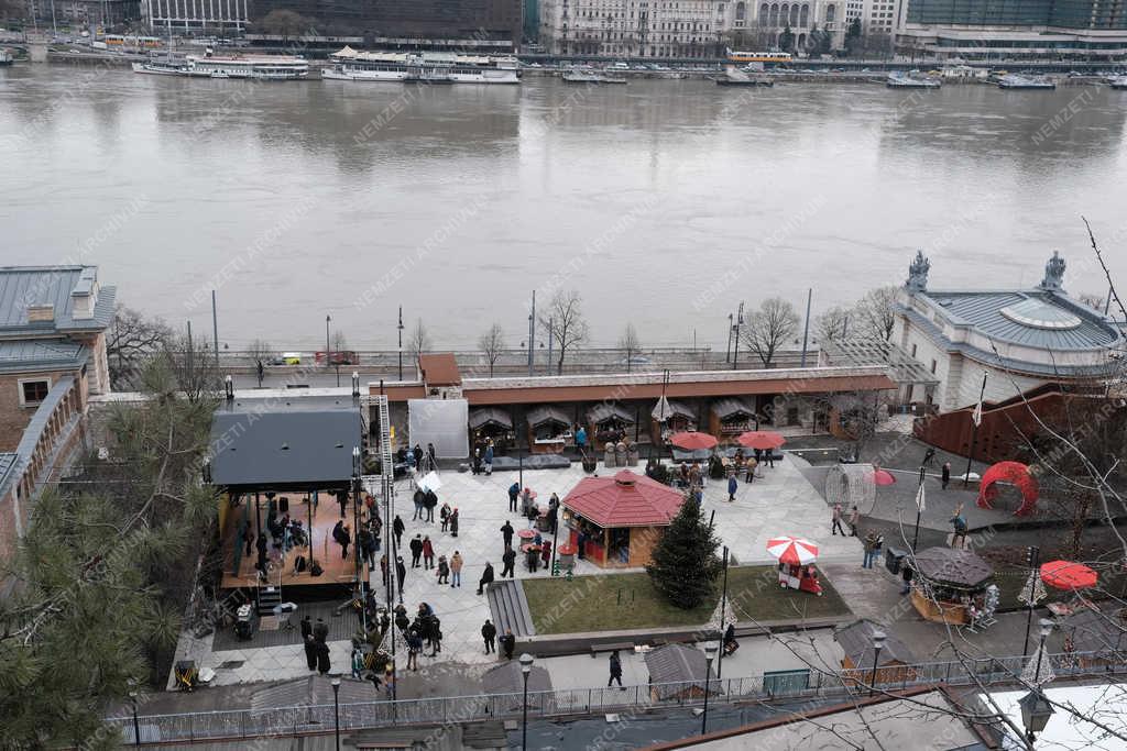 Városkép - Budapest - Filmforgatás a Várkert Bazárnál