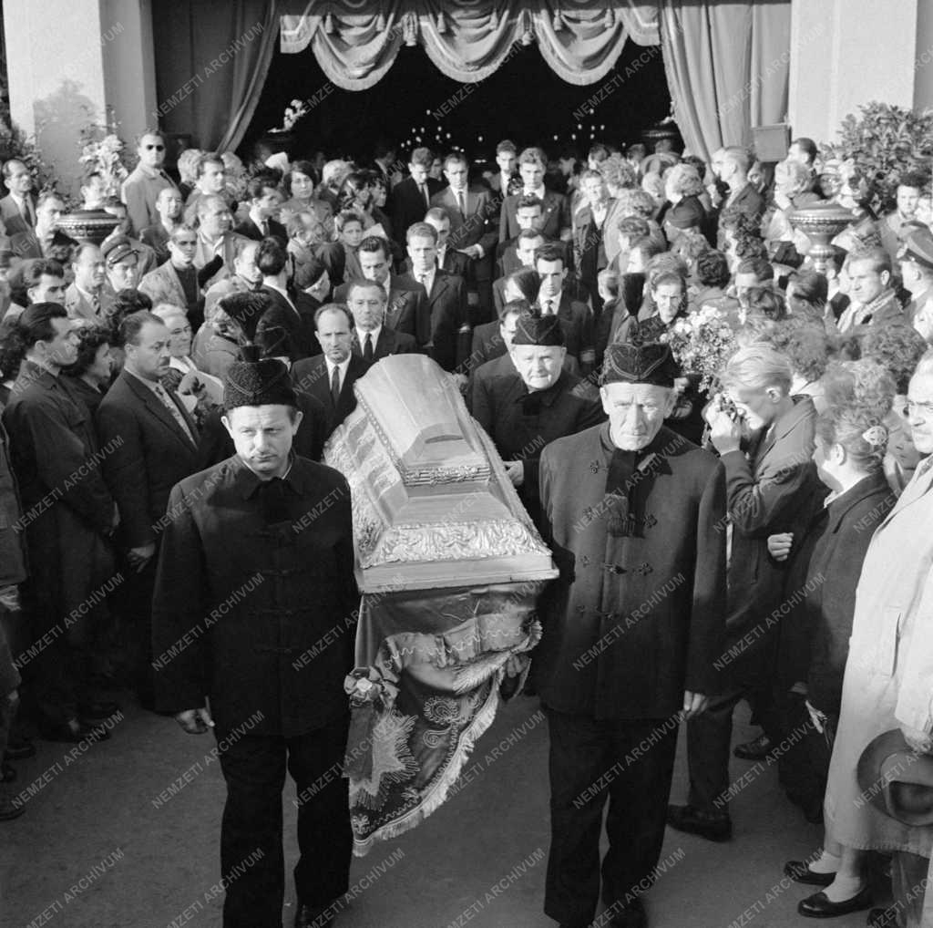 Sport - Gyulai György ejtőernyős világbajnok temetése