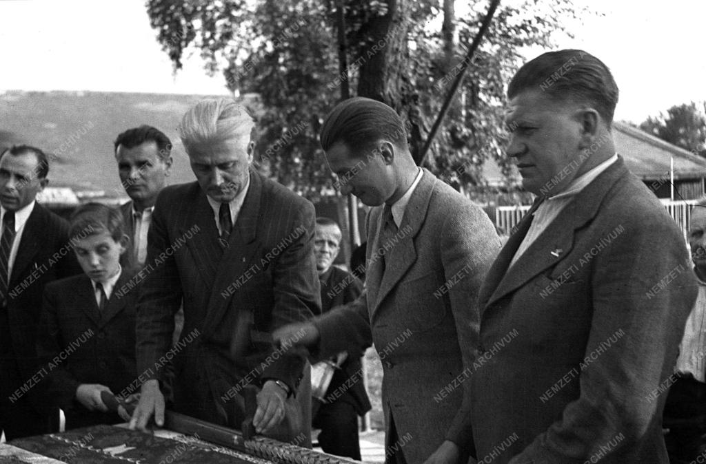 Ipar - Húsiparosok Kisipari Termelő Szövetkezete