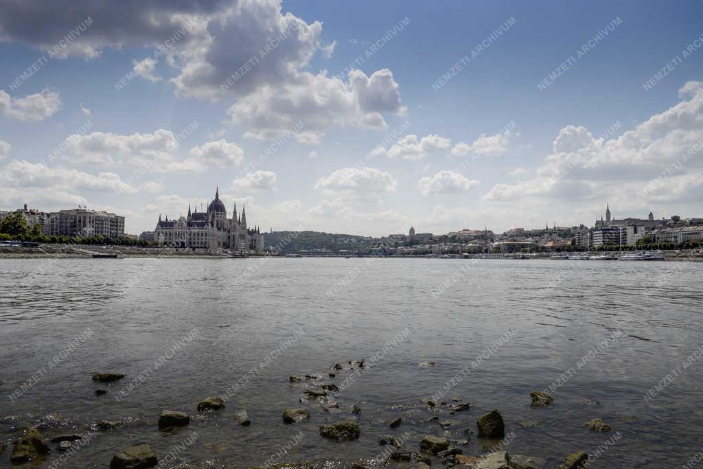 Városkép - Budapest - Alacsony a Duna vízszintje
