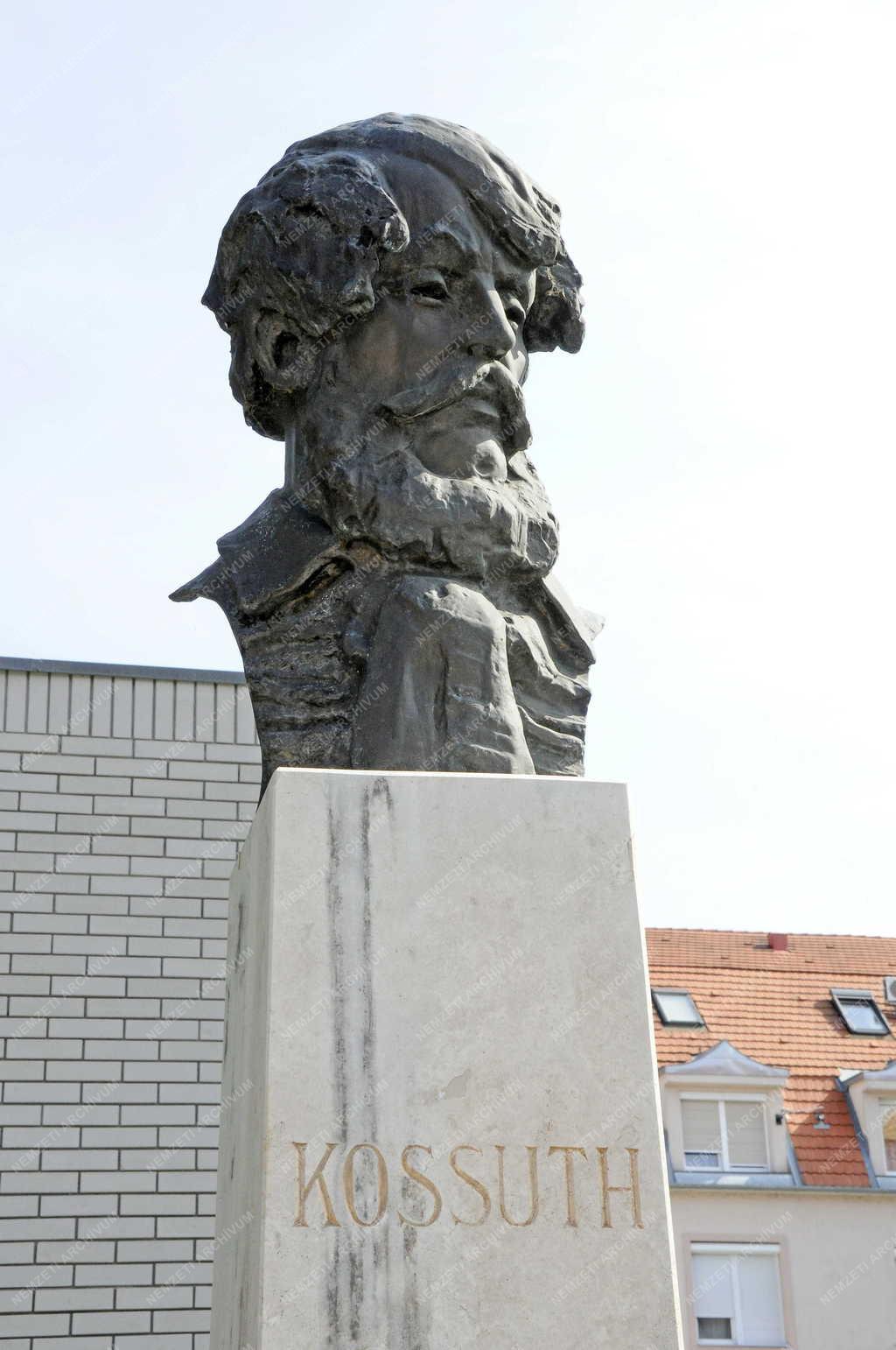 Hévíz - Kossuth szobor