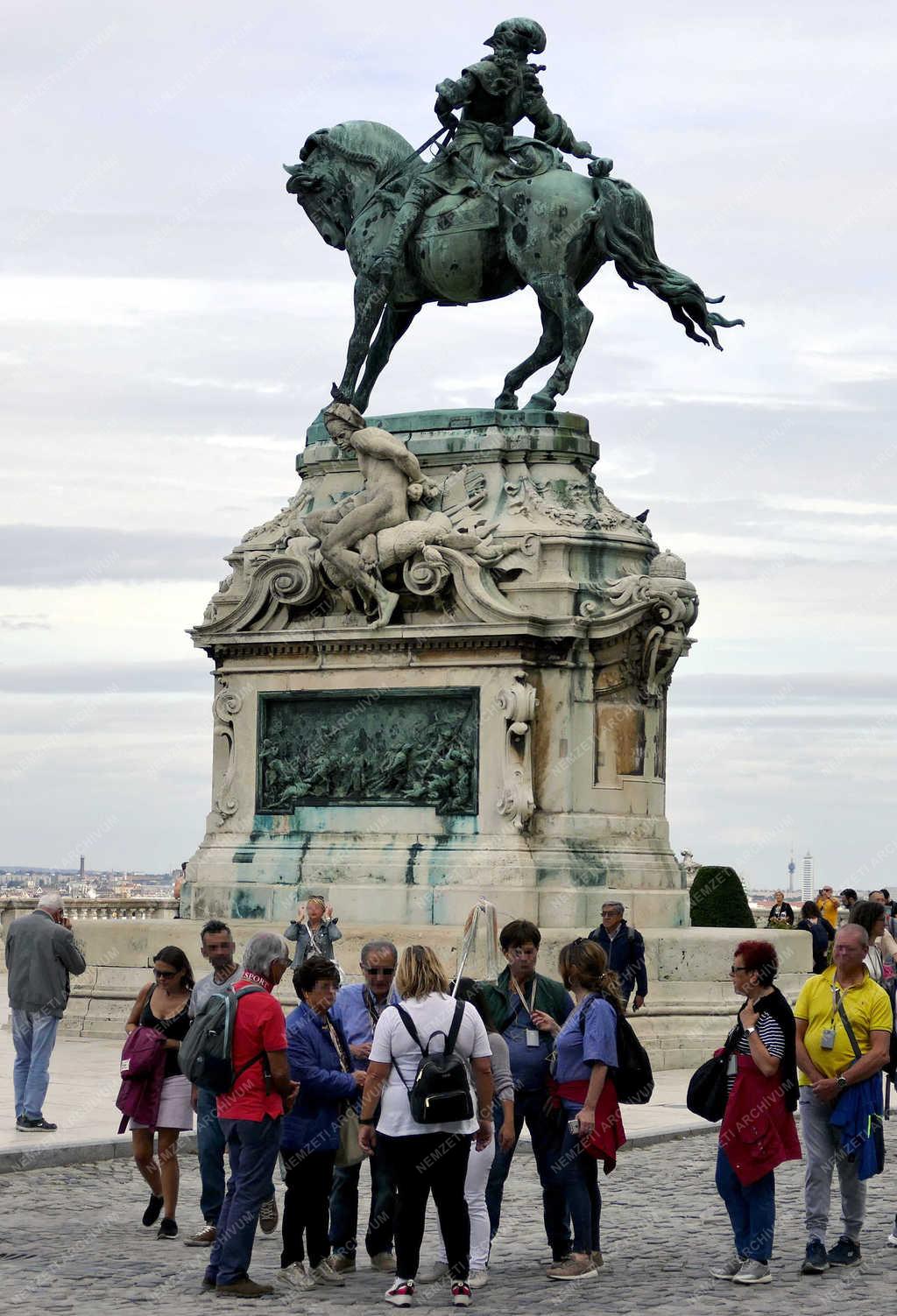  Turizmus - Budapest - Külföldi csoport városnézésen