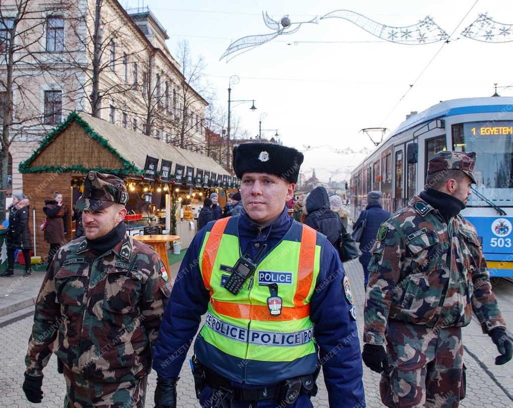 Közbiztonság - Debrecen - Rendőrök és katonák együttműködése 