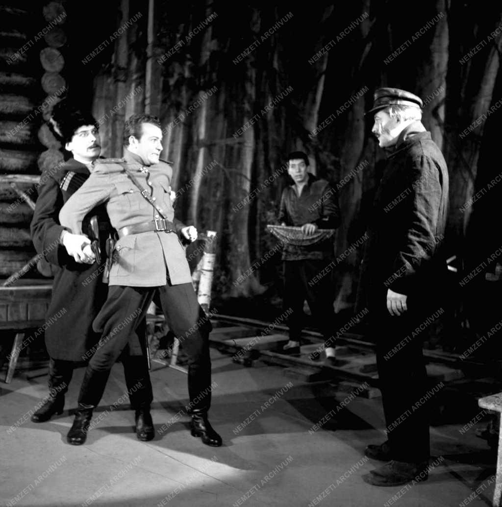 Páncélvonat - bemutató az Ifjúsági Színházban