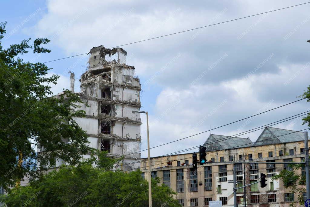 Épület - Budapest - Bontás alatt a volt Ipari Minisztérium épülete