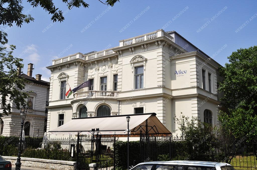 Idegenforgalom - Budapest - Alice Hotel az egykori Weiss Manfréd villában