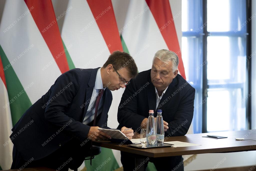 Orbán Viktor videokonferencia keretében tárgyalt az Európai Unió állam- és kormányfőivel