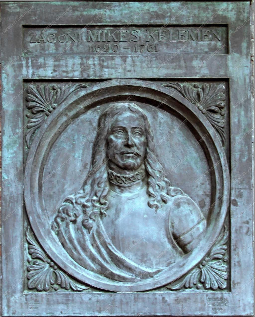 Műalkotás - Szeged - Dombormű Mikes Kelemenről