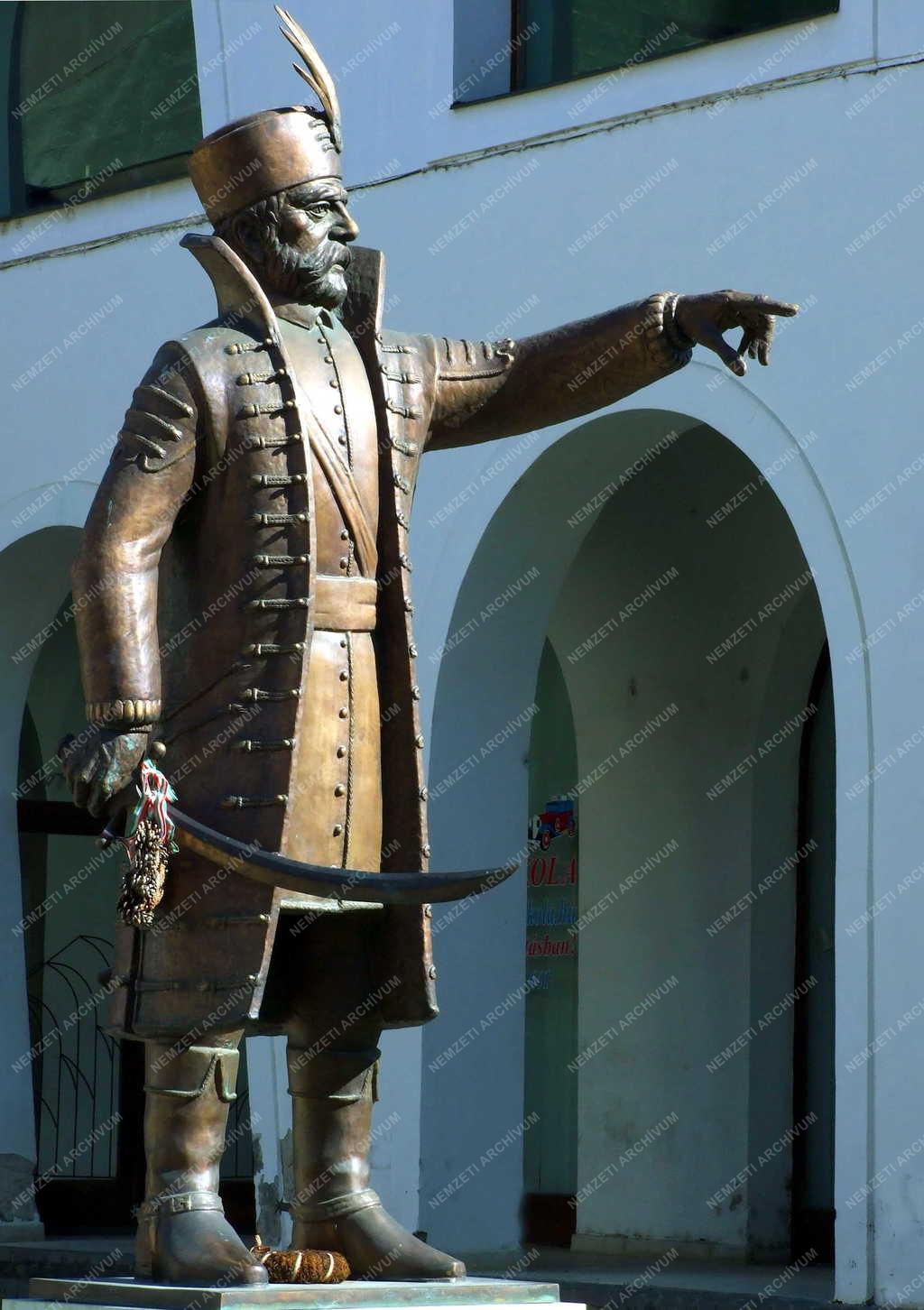 Műalkotás - Zrínyi-szobor Szigetváron