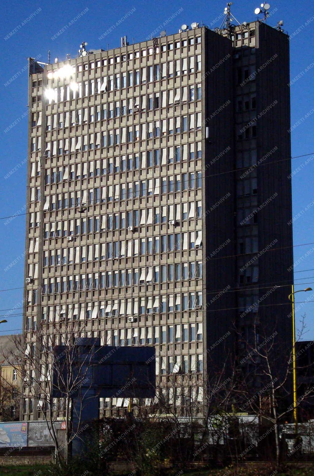 Épület - Budapest - Az MTA  Kutatóháza 