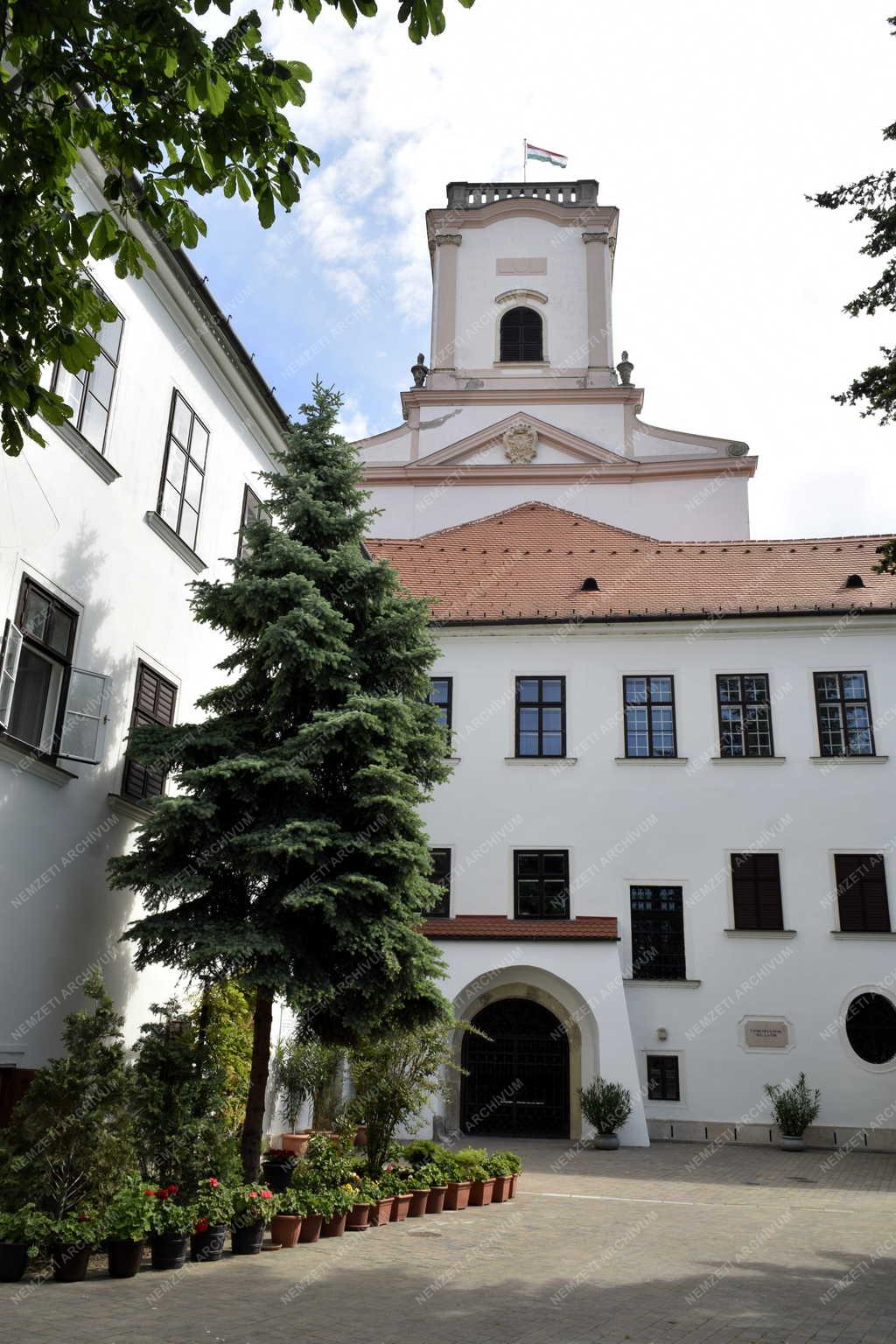 Egyház - Győri Püspökvár
