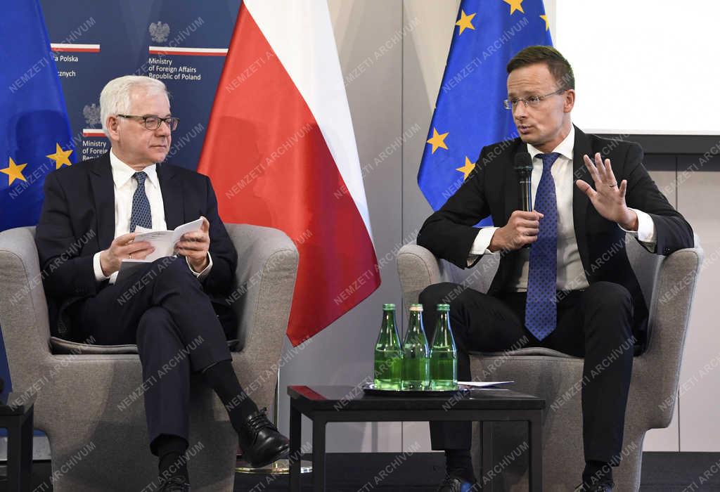 Szijjártó Péter az EBESZ külügyminiszteri találkozóján Csorbatón