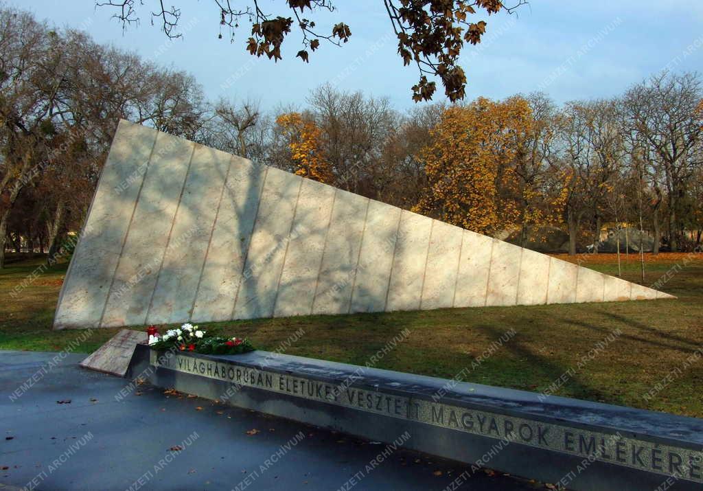 Emlékmű - A II. világháború áldozatainak emlékműve
