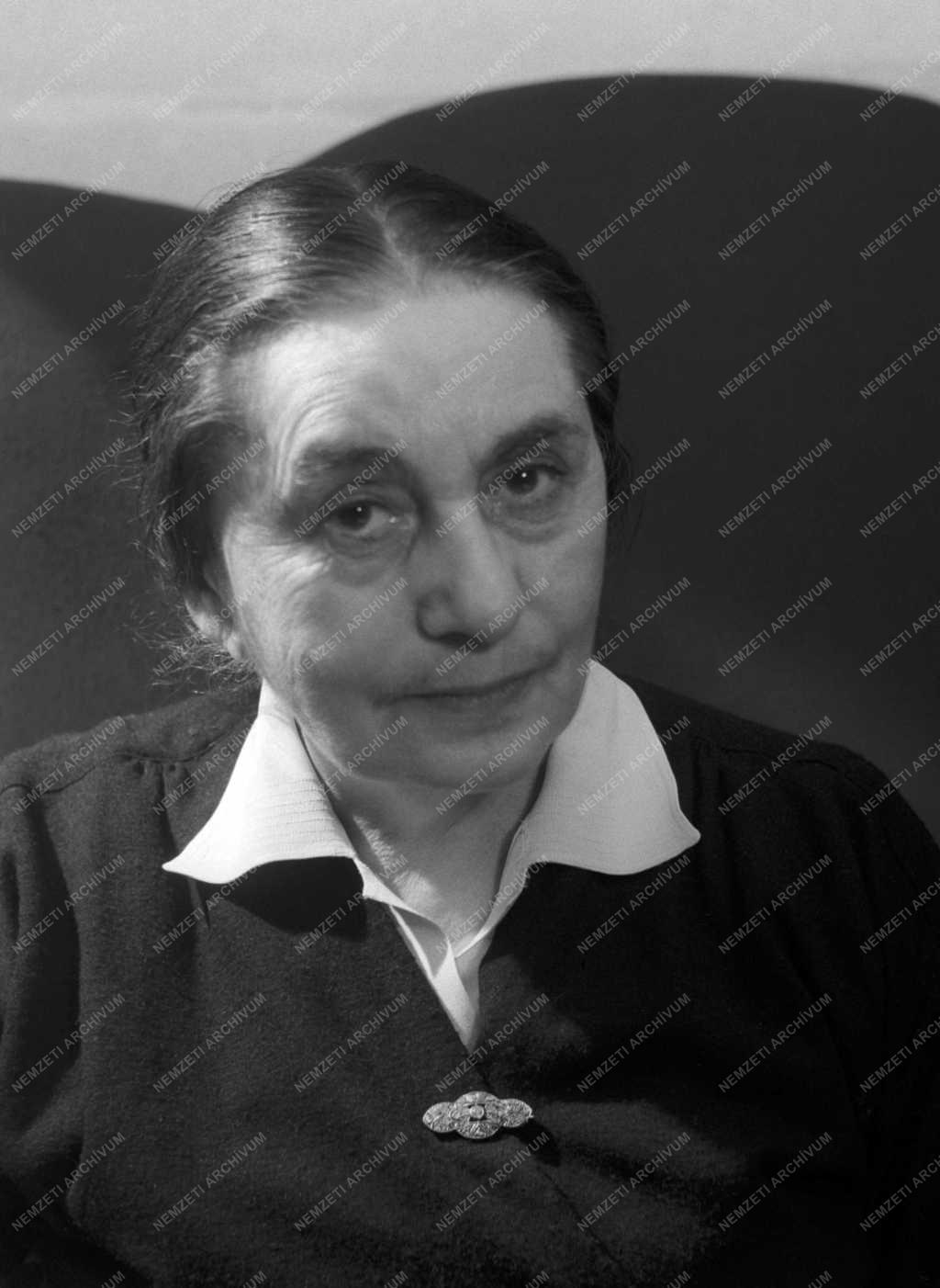 Kultúra - Irodalom - Várnai Zseni költő 