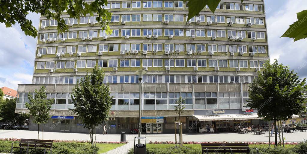 Épületfotó - Budapest - Földmérési és Távérzékelési Intézet