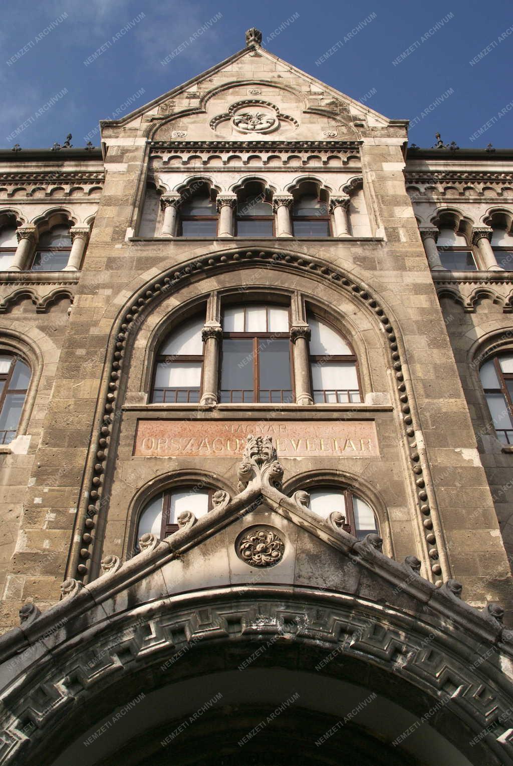 Épület - Budapest - A Magyar Országos Levéltár  épülete 