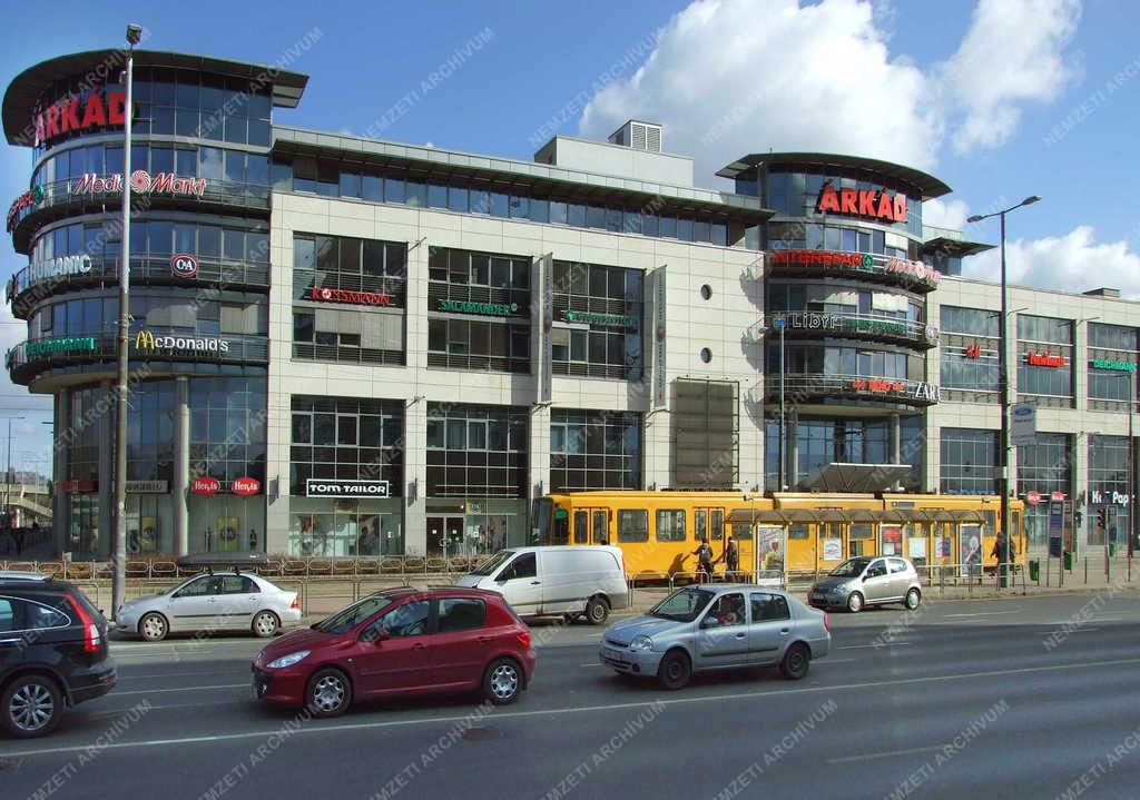 Budapest- Közlekedés - Árkád pláza