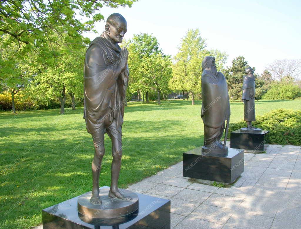 Kultúra -  Köztéri szobor - Gellérthegy