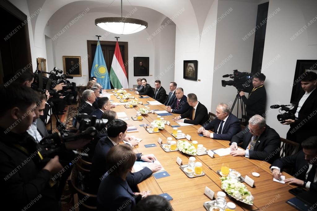 Orbán Viktor fogadta a kazah elnököt