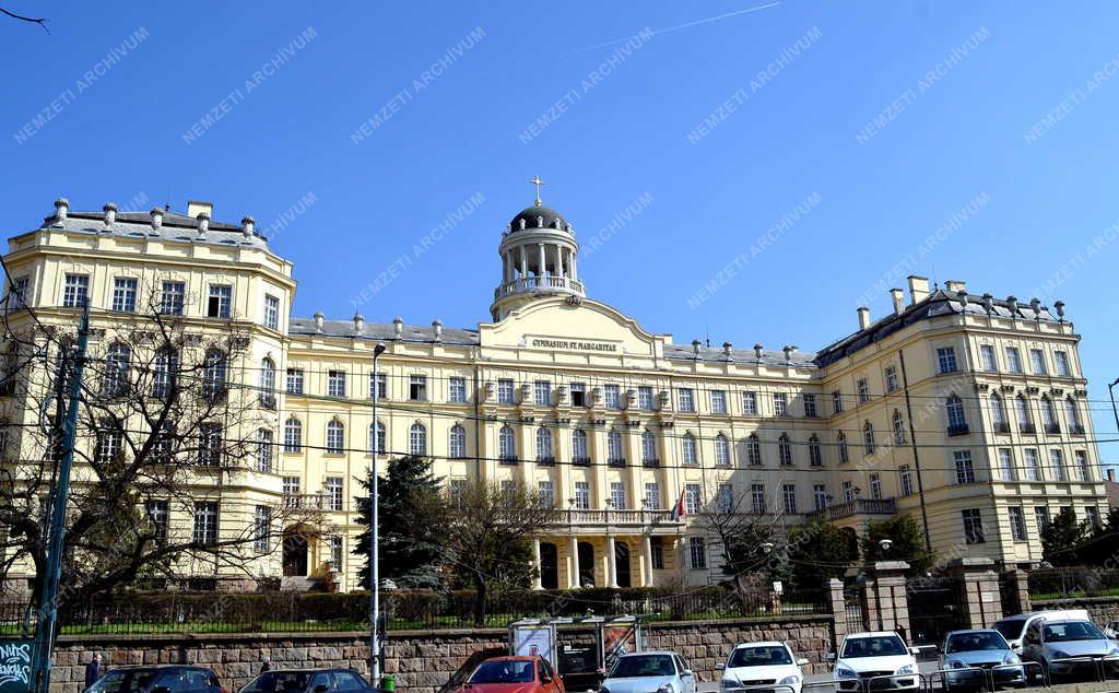 Oktatás - Szent Margit Gimnázium