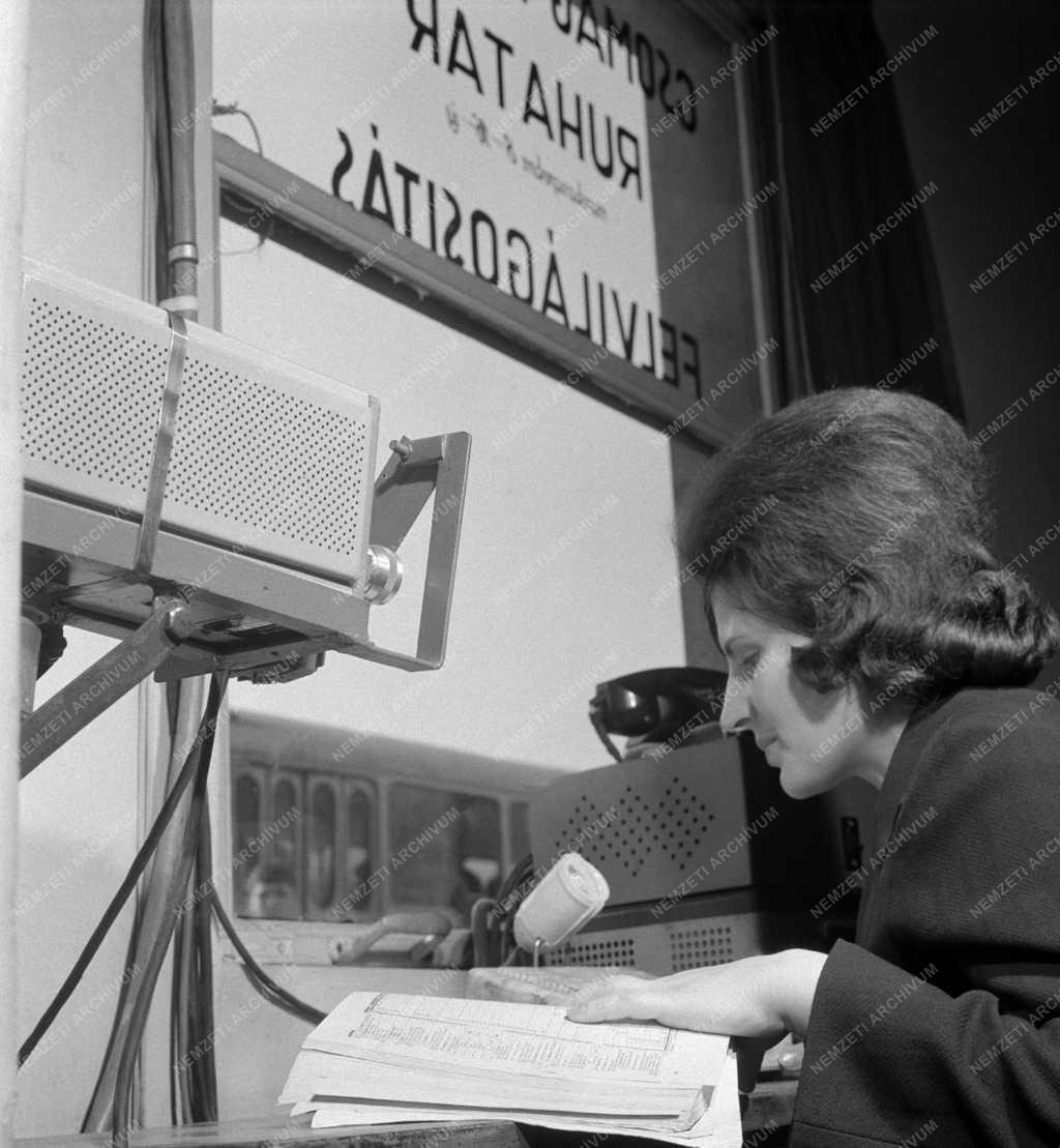 Közlekedés - Televíziós utastájékoztatás a székesfehérvári MÁVAUT pályaudvaron