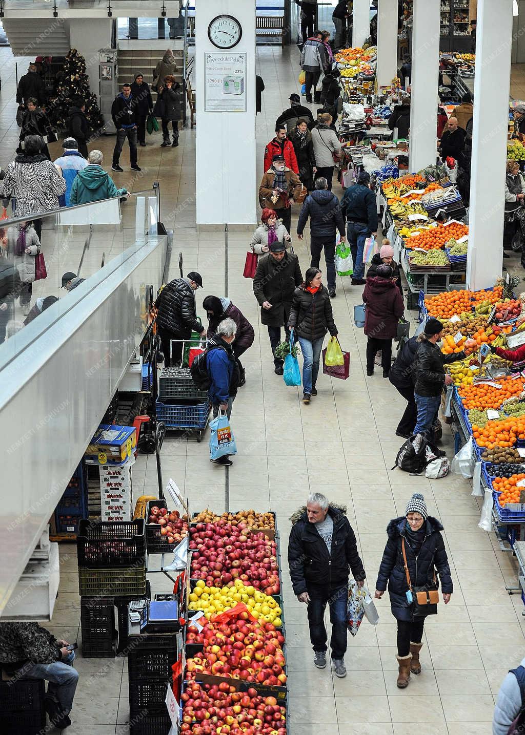 Kereskedelem -  Debrecen - Növekvő forgalom a Nagypiacon