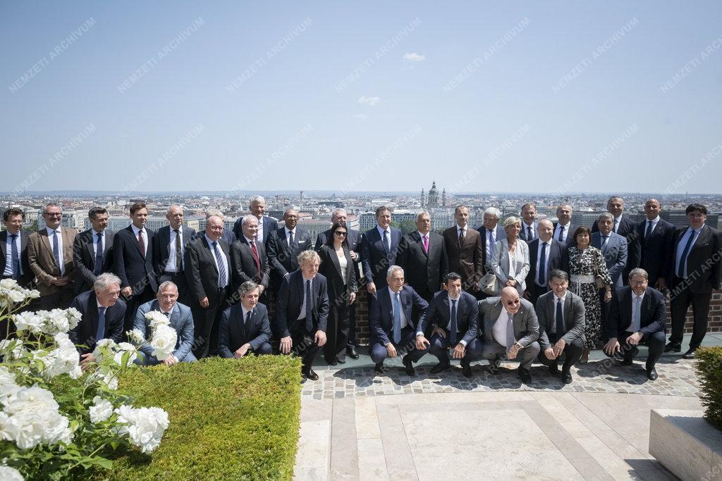 Orbán Viktor fogadta az UEFA vezetőit