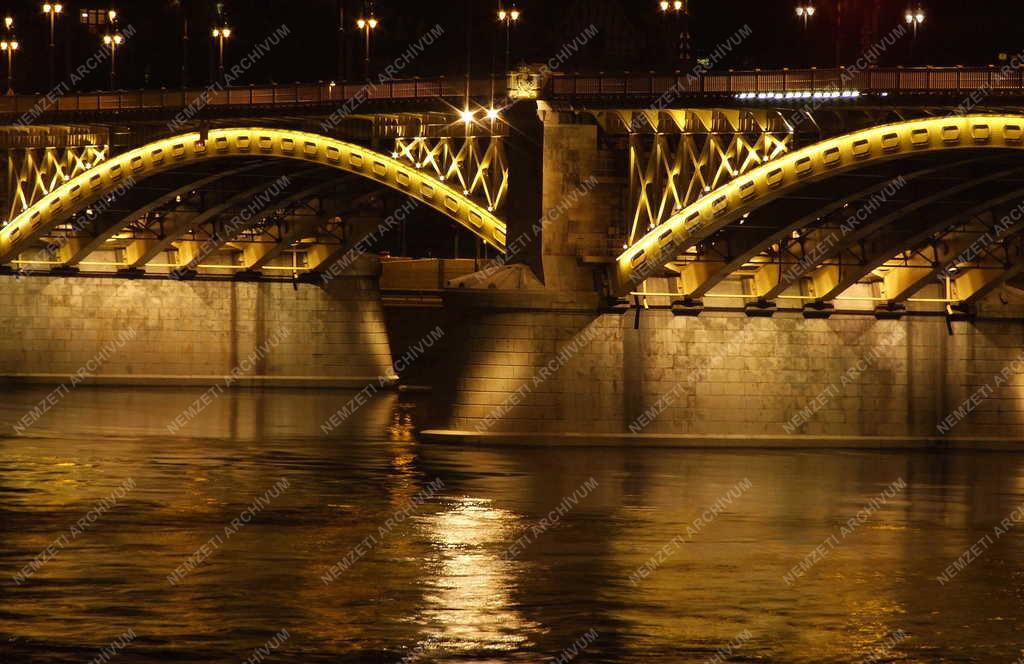 Budapest - A Margit híd esti fényben