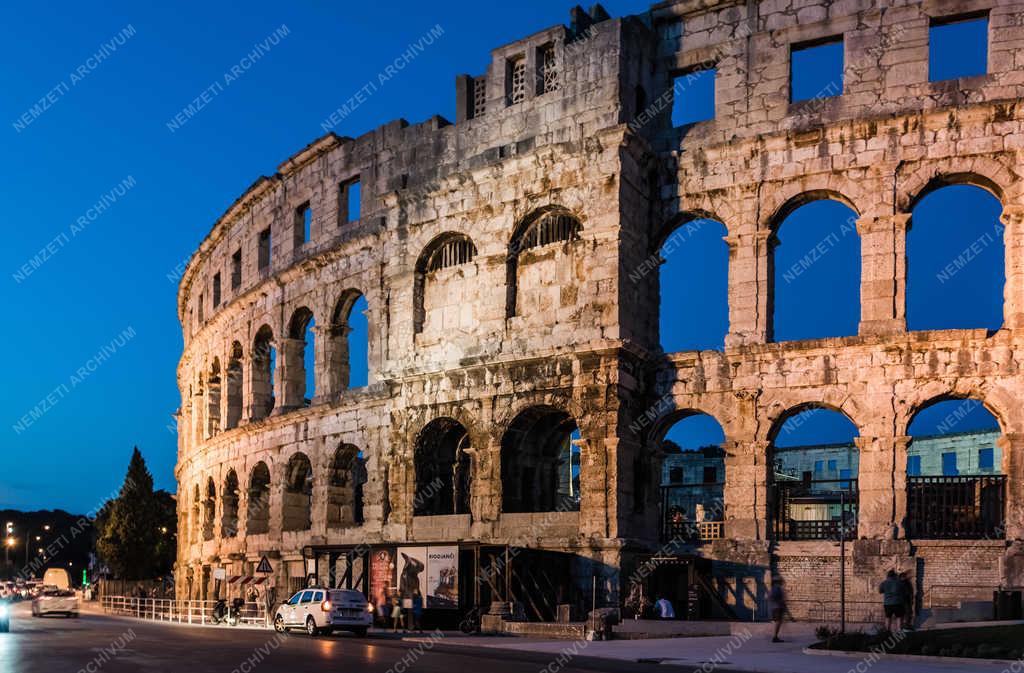 Turizmus  - Pula - Amfiteátrum