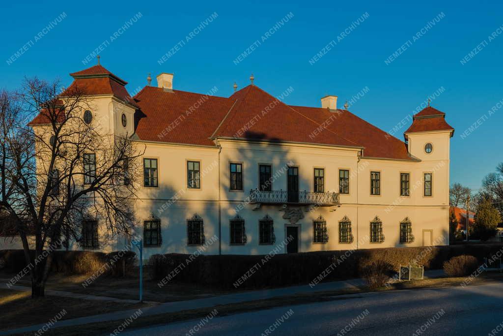 Városkép - Hajós - Érseki vadászkastély