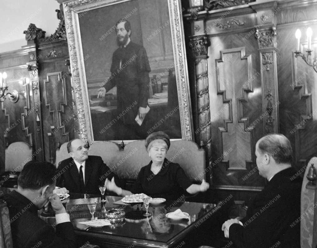 Kultúra - Honthy Hanna kitüntetése a Parlamentben
