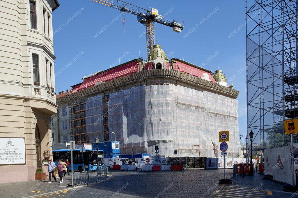 Városkép - Budapest - Újjáépül a Vöröskereszt Egylet palotája a Várban
