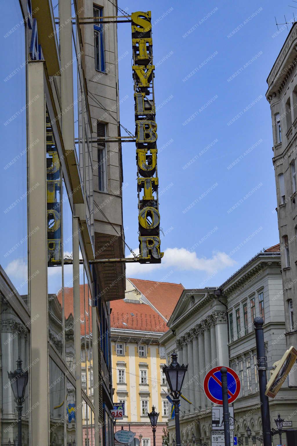 Városkép - Budapest - Neon reklám