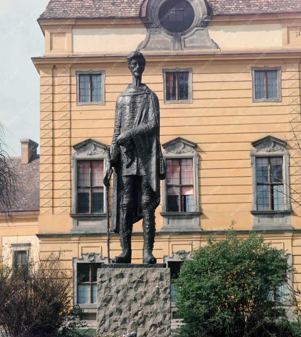 Városkép - Pápa - Petőfi-szobor