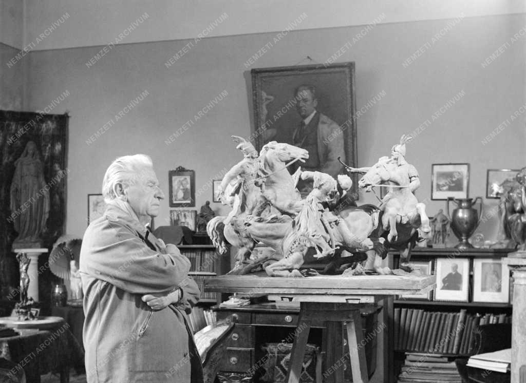 Kultúra - Képzőművészet - Kisfaludi Strobl Zsigmond Kossuth-díjas szobrász