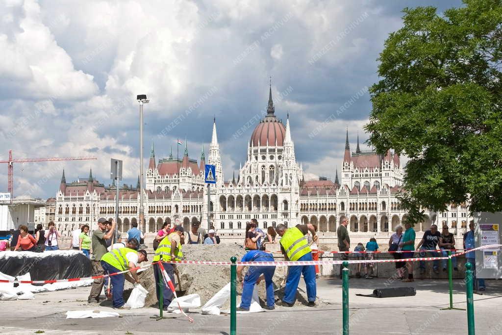 Árvíz - Budapest - Árvízi védekezés a Batthyány téren