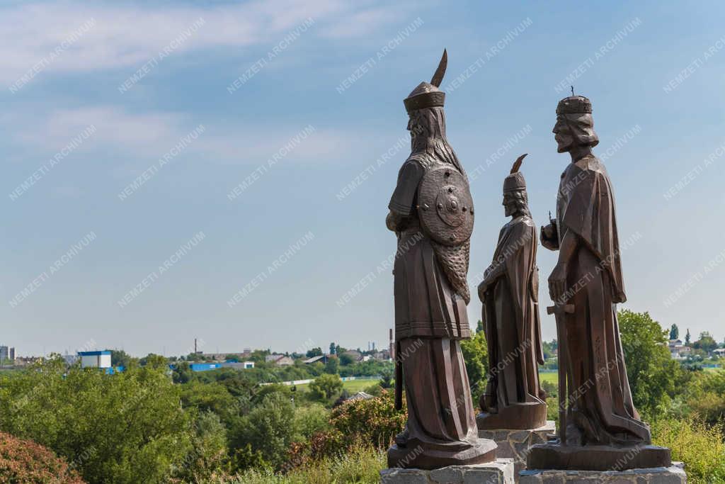 Köztéri szobor - Budapest - Ősi elődeink szoborcsoport