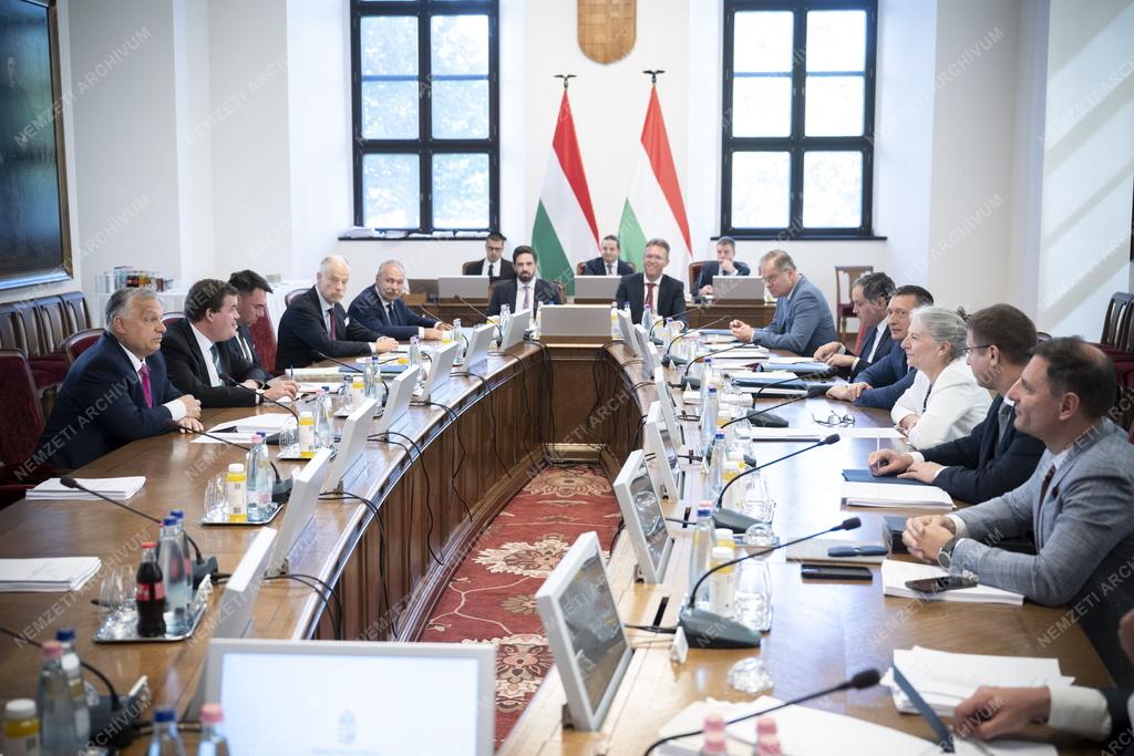 Uniós elnökség - Az Európai Tanács főtitkára részt vett a kormányülésen