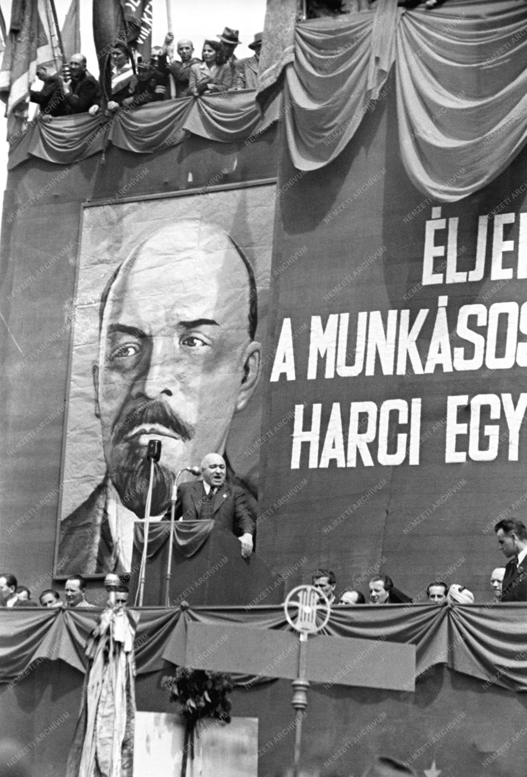 Ünnep - Az első szabad Május 1.