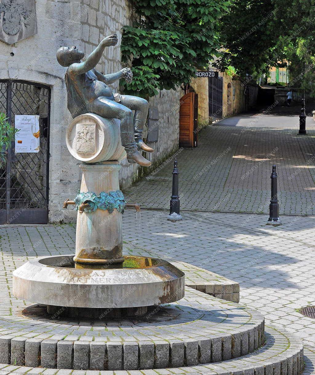 Műalkotás - Tokaj - A Bacchus-kút