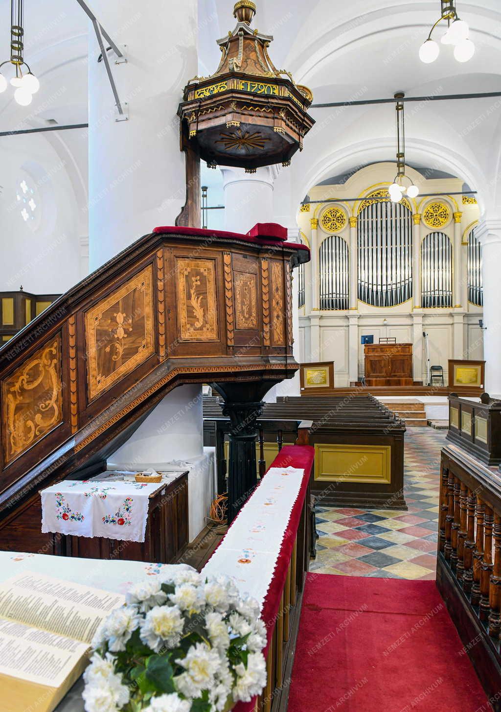 Egyház - Felújították a Debreceni Református Kistemplomot