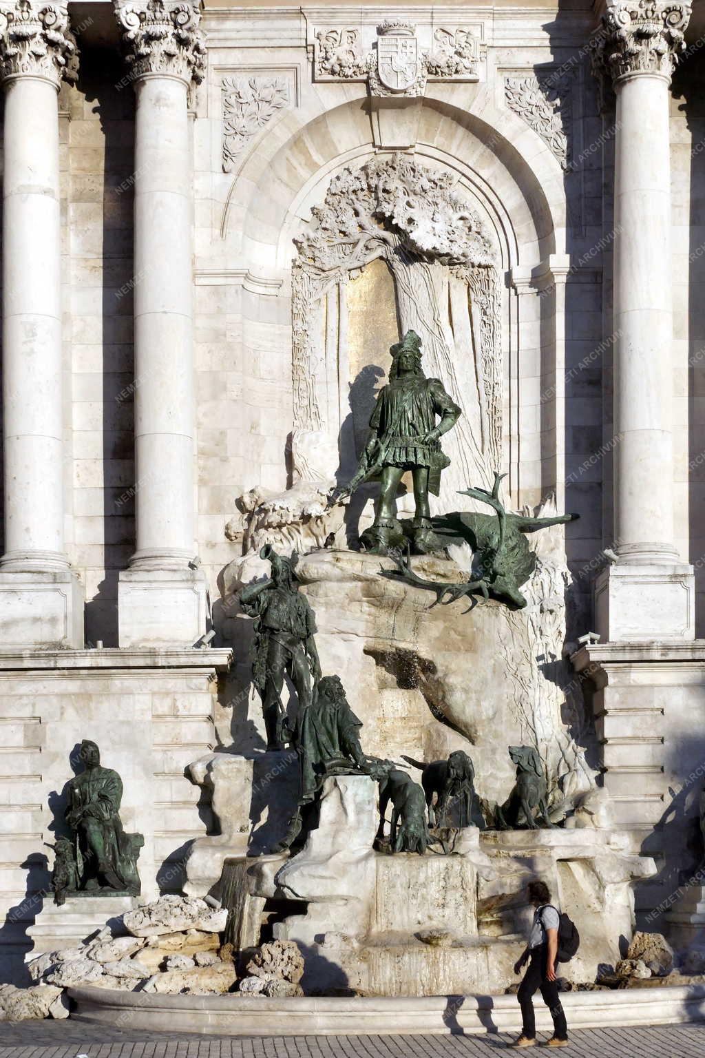 A Budavári Palota Mátyás kútja