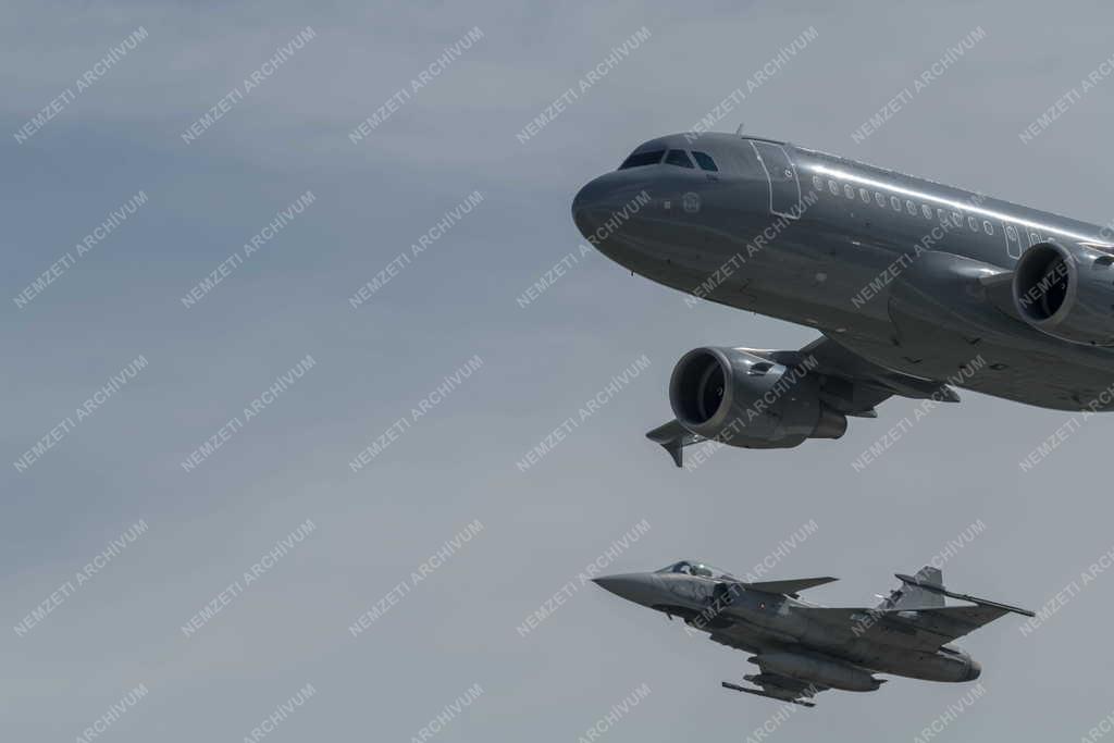 Fegyveres erők - Szórakozás - Kecskeméti Nemzetközi Repülőnap és Haditechnikai Bemutató