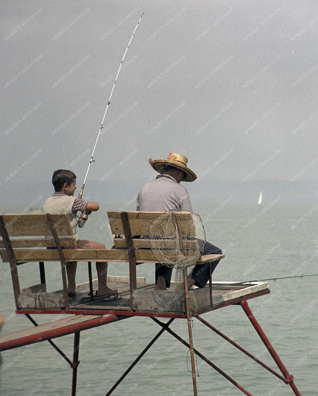 Szabadidő - Horgászok a Velencei tavon